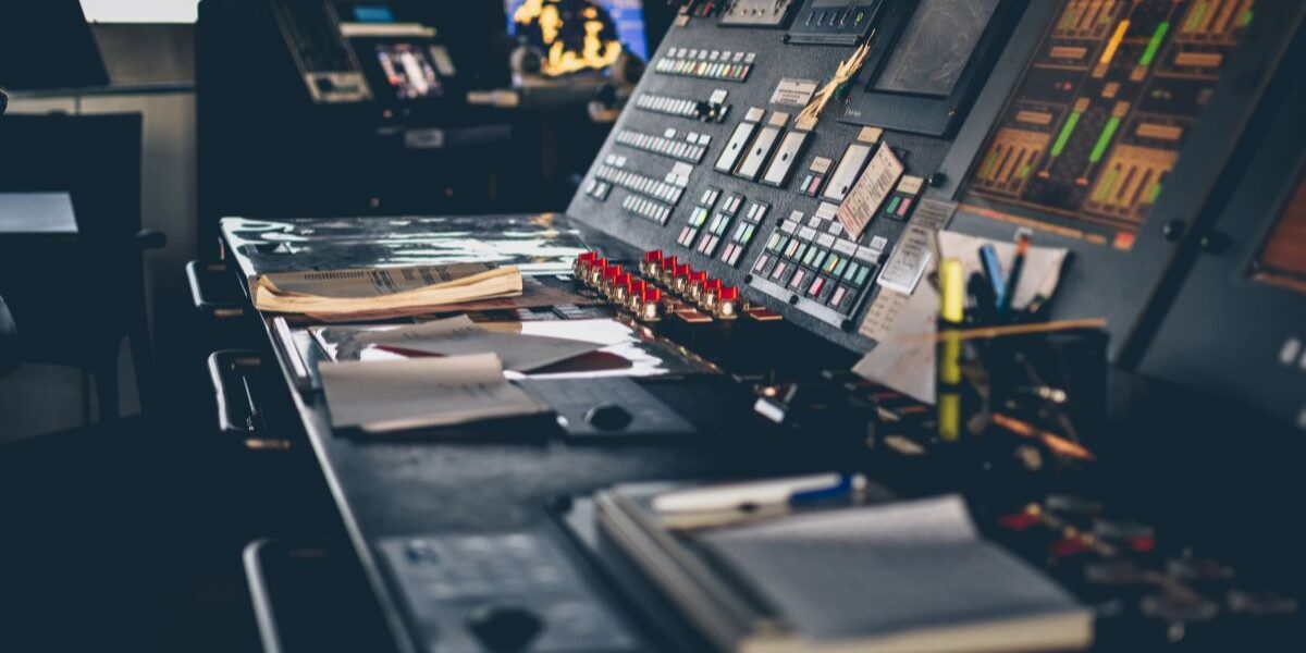 ¿De qué trabaja un ingeniero en Sistemas? Profesional tecnológico en áreas de software, datos y ciberseguridad
