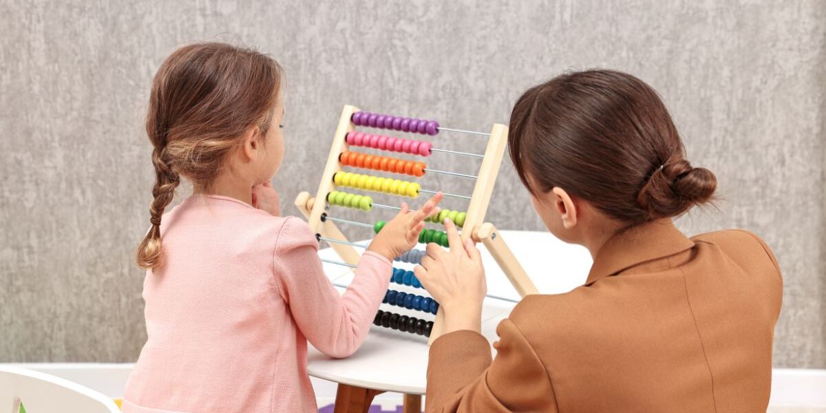 De qué trabaja un psicopedagogo y su salida laboral De qué trabaja un psicopedagogo en escuelas, consultorios e instituciones educativas