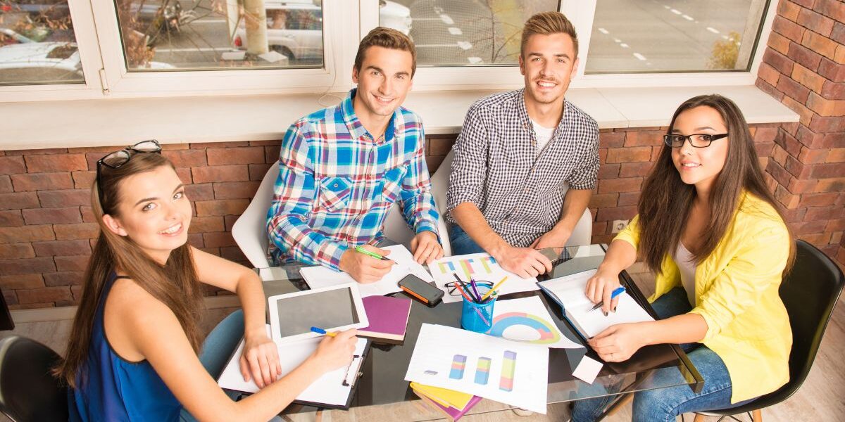 Dónde estudiar Marketing en Buenos Aires ¿Dónde estudiar Marketing en Buenos Aires? Estudiantes universitarios formándose en marketing y negocios