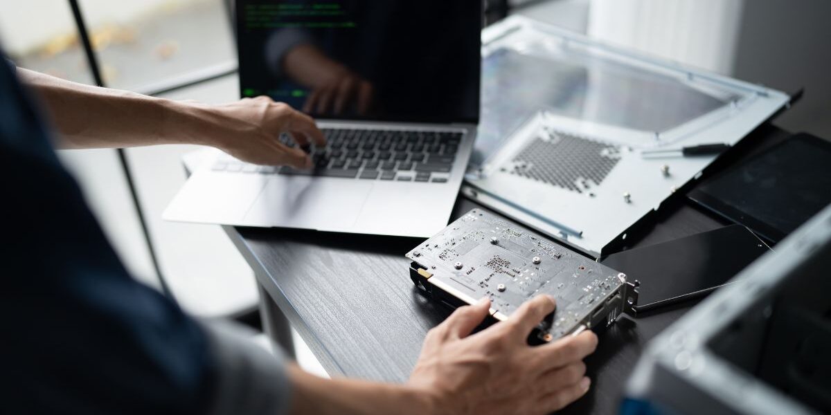 Ingeniería en Sistemas vs Programación: comparación entre desarrollo de software y gestión tecnológica
