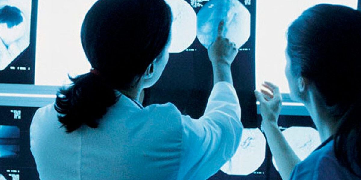 ¿Qué materias tiene Bioimágenes? ¿Qué materias tiene Bioimágenes? Estudiante aprendiendo diagnóstico por imágenes y tecnología médica