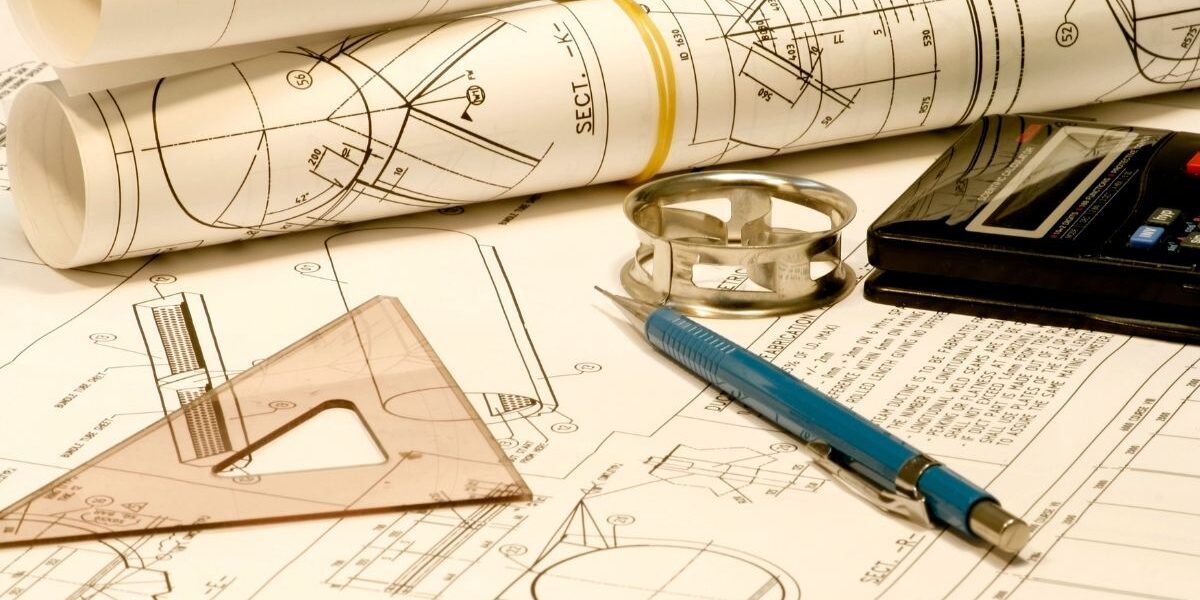 ¿Qué materias tiene Ingeniería Mecánica? Estudiantes cursando materias técnicas y científicas
