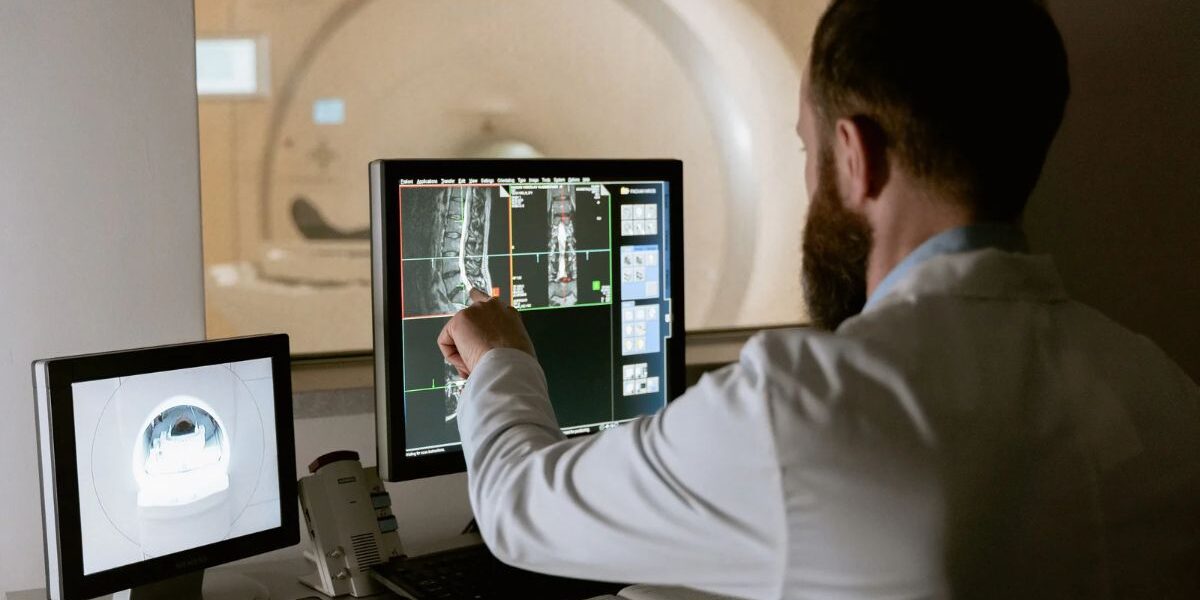 Habilidades para estudiar Radiología Habilidades para estudiar Radiología: conocimientos científicos, tecnología médica y atención al paciente.